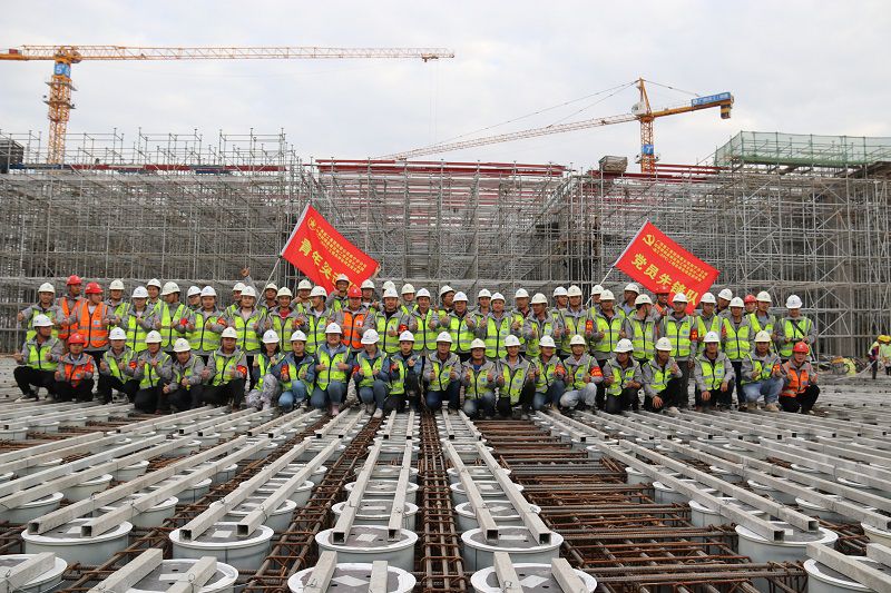 【四季度 黨旗紅】欽州超薄玻璃基板深加工項目深化黨建引領助力項目決戰決勝.jpg